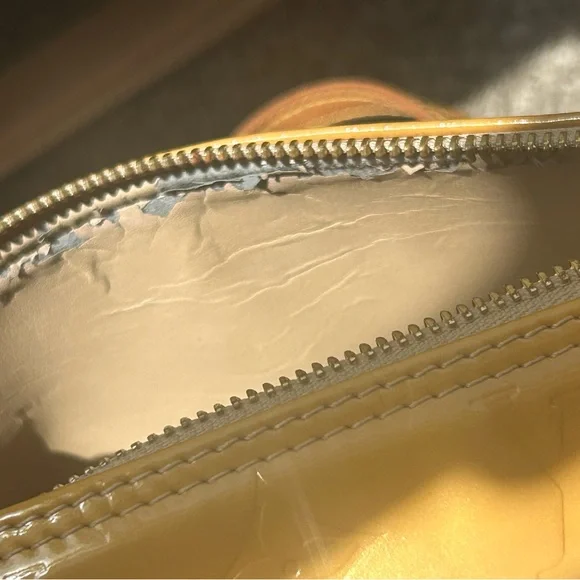 Louis Vuitton Monogram Vernis Papillon bag - Picture 17 of 17